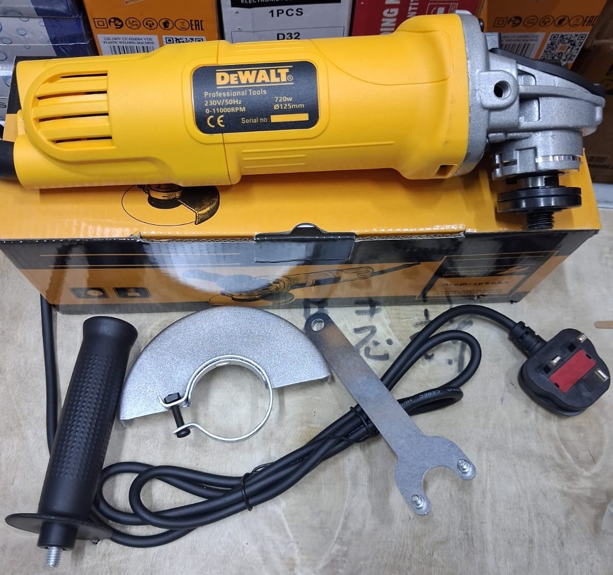 DeWalt Professional 850W 4-Inch Angle Grinder