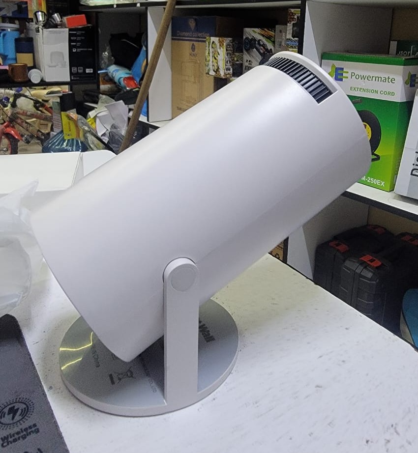 Ultra HD LED Multimedia Projector