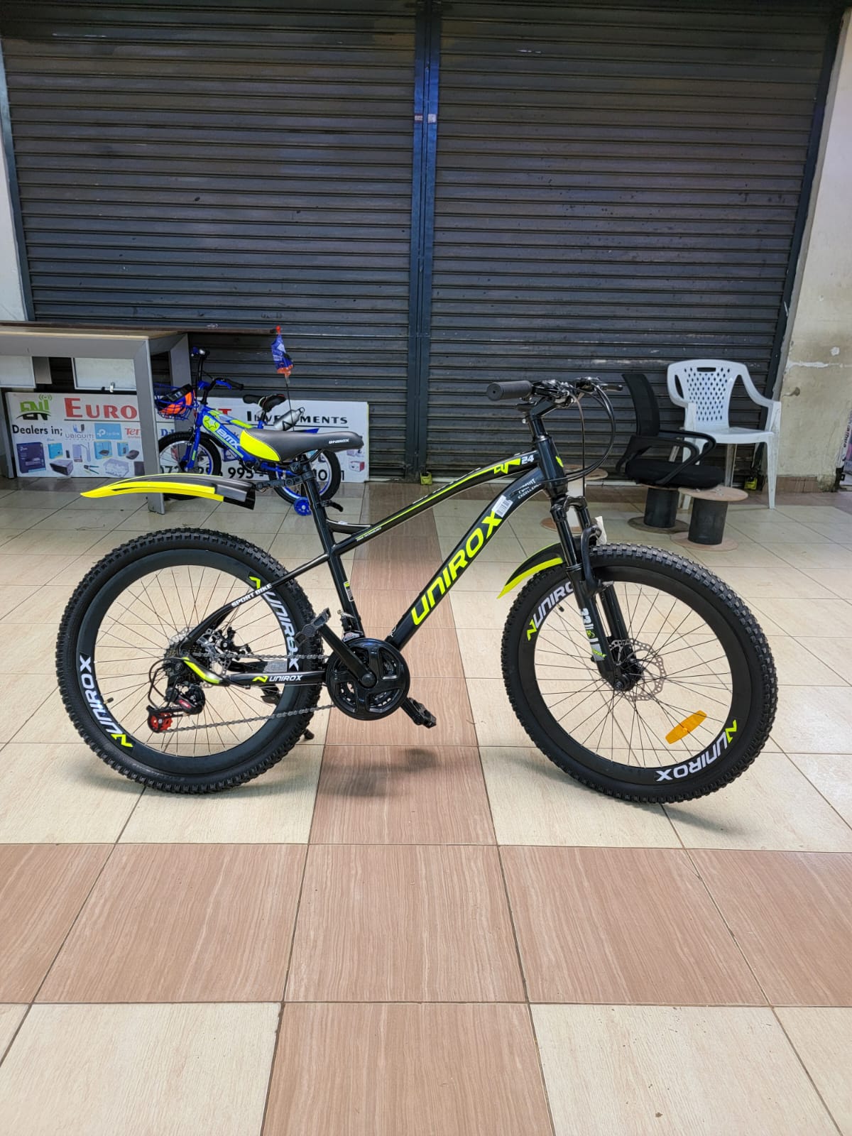 Unirox 24-Inch Mountain Bike Alloy Frame 21-Speed Disc Brakes